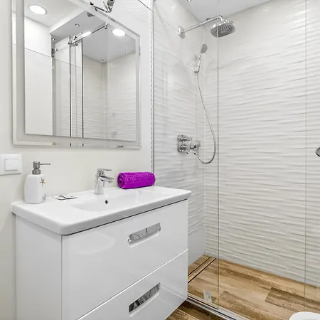 Ada Homes B51/4 * Brasov
